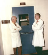 นพ. Joseph Murray กับ Paul Tessier เมื่อครั้งทำงานด้วยกันในอเมริกา เมื่อปี 1977